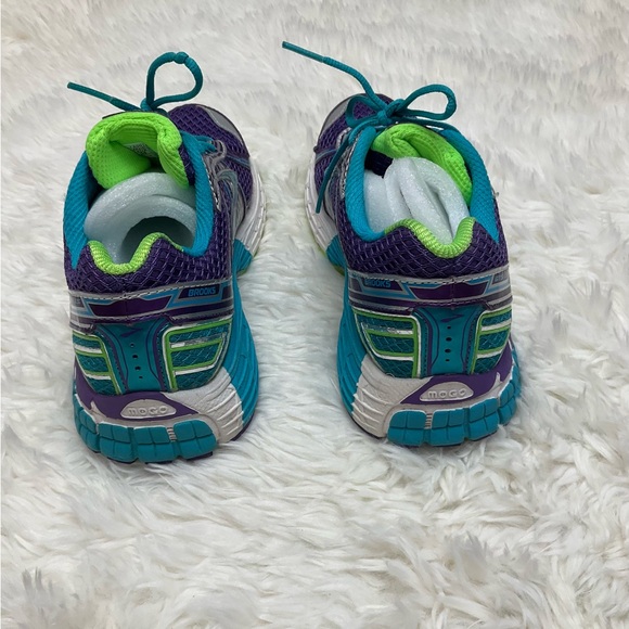 Brooks sneaker size 4 - Picture 3 of 11